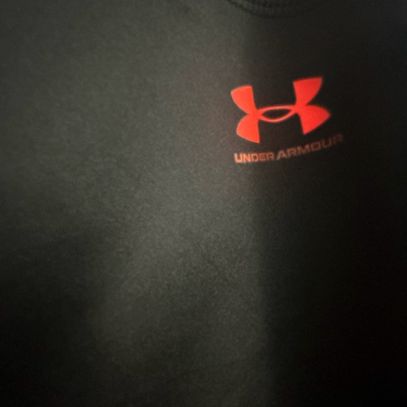 UNDER ARMOR SPORTS TOP - Picture 4 of 14